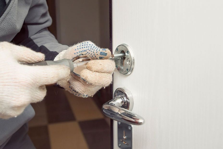 ¿has perdido las llaves o te las dejado dentro de casa? Antes de buscar cerrajero, llama a tu seguro ¿has perdido las llaves o te las dejado dentro de casa? Antes de buscar cerrajero, llama a tu seguro