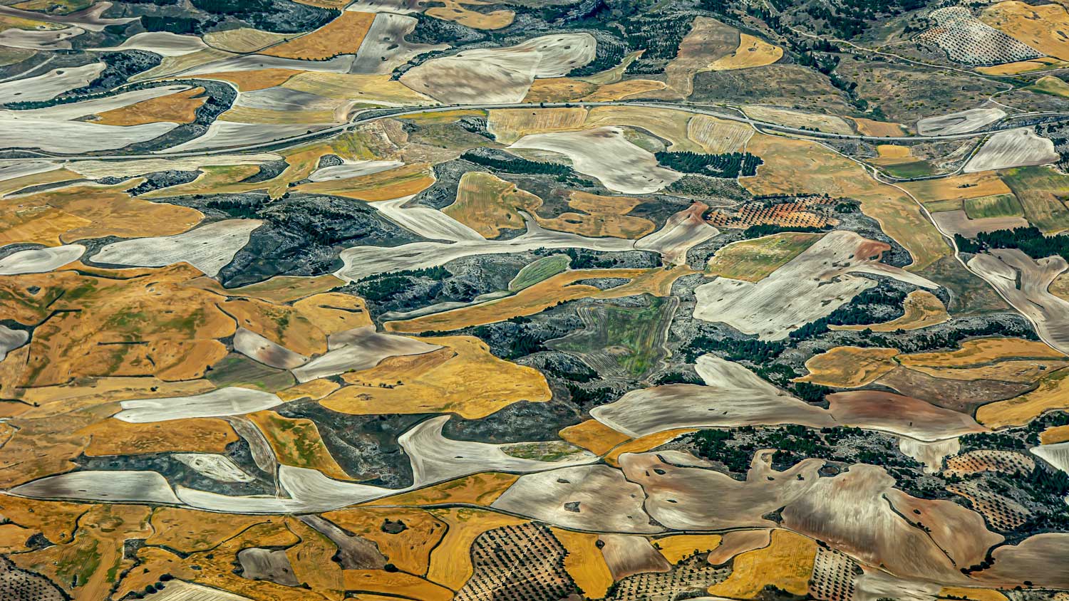 'Atmos-fear', la exposición fotográfica de Jon Tugores que muestra una tierra mágica desde el cielo