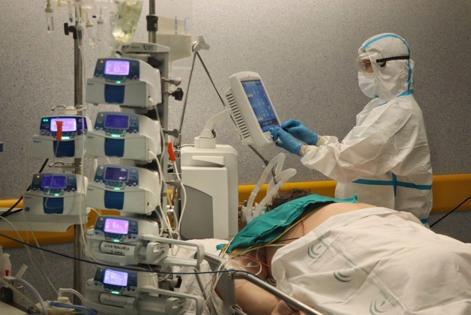 EuropaPress 3568674 paciente covid uci hospital reina sofia EuropaPress 3568674 paciente covid uci hospital reina sofia