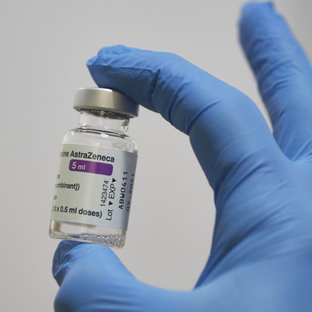 EuropaPress 3638804 sanitaria vial vacuna astrazeneca contra covid 19 antiguo colegio maristas EuropaPress 3638804 sanitaria vial vacuna astrazeneca contra covid 19 antiguo colegio maristas