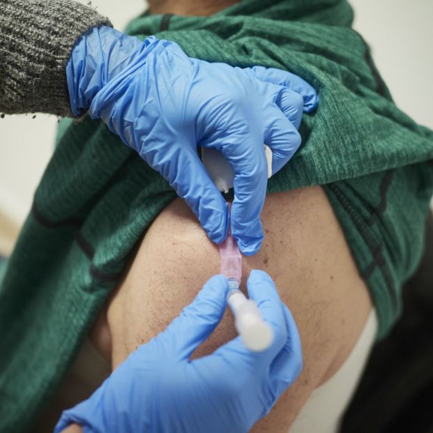 Fallece la primera persona vacunada con doble dosis en una residencia tras infectarse de Covid-19 Fallece la primera persona vacunada con doble dosis en una residencia tras infectarse de Covid-19