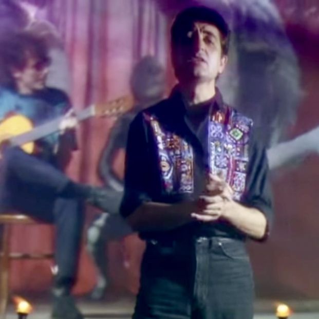 El último de la fila – Como un burro amarrado en la puerta del baile