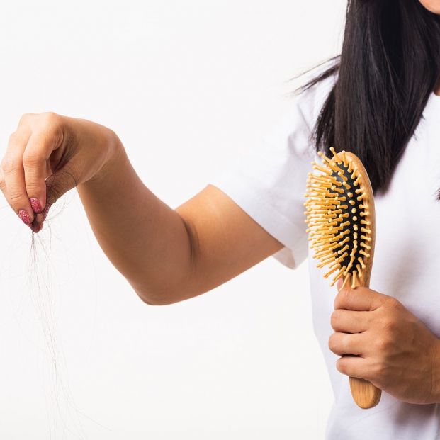 Razones por las que no debemos dormir con el pelo mojado