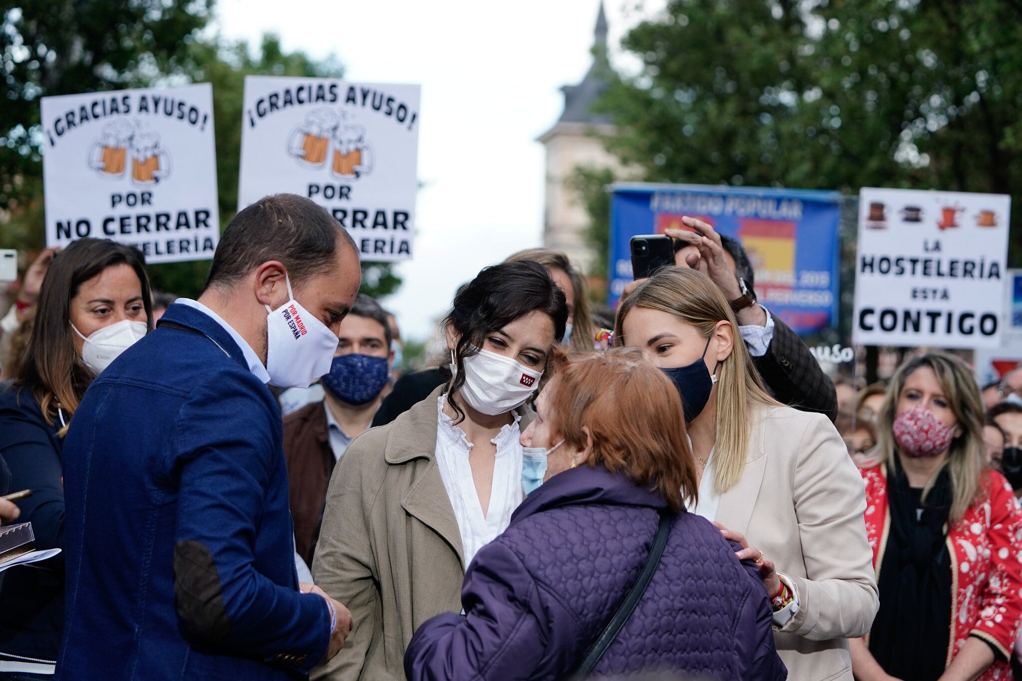 Tres partidos se olvidan de los mayores en sus vídeos para las elecciones de Madrid