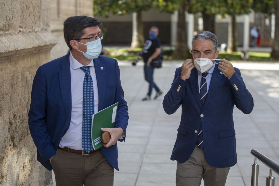 El vicepresidente de la Junta de Andalucía, Juan Marín (i), junto al consejero de Presidencia, Elías Bendondo (d) El vicepresidente de la Junta de Andalucía, Juan Marín (i), junto al consejero de Presidencia, Elías Bendondo (d)