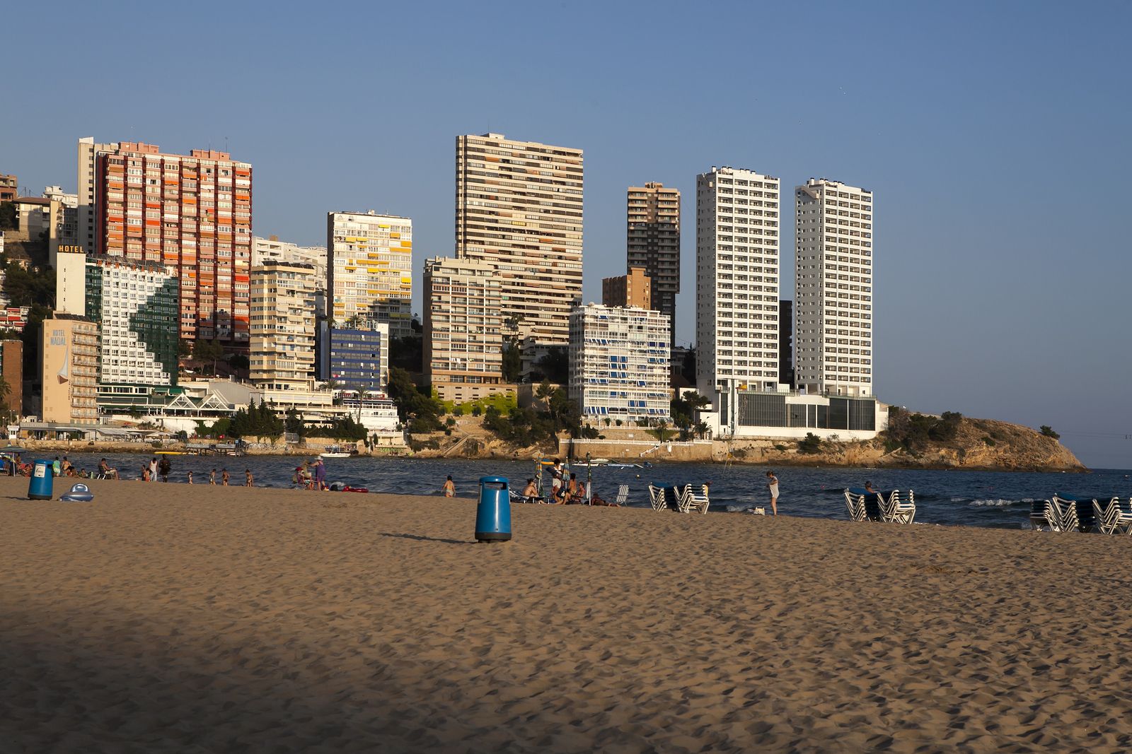 Playas urbanas Benidorm (Bigstock)