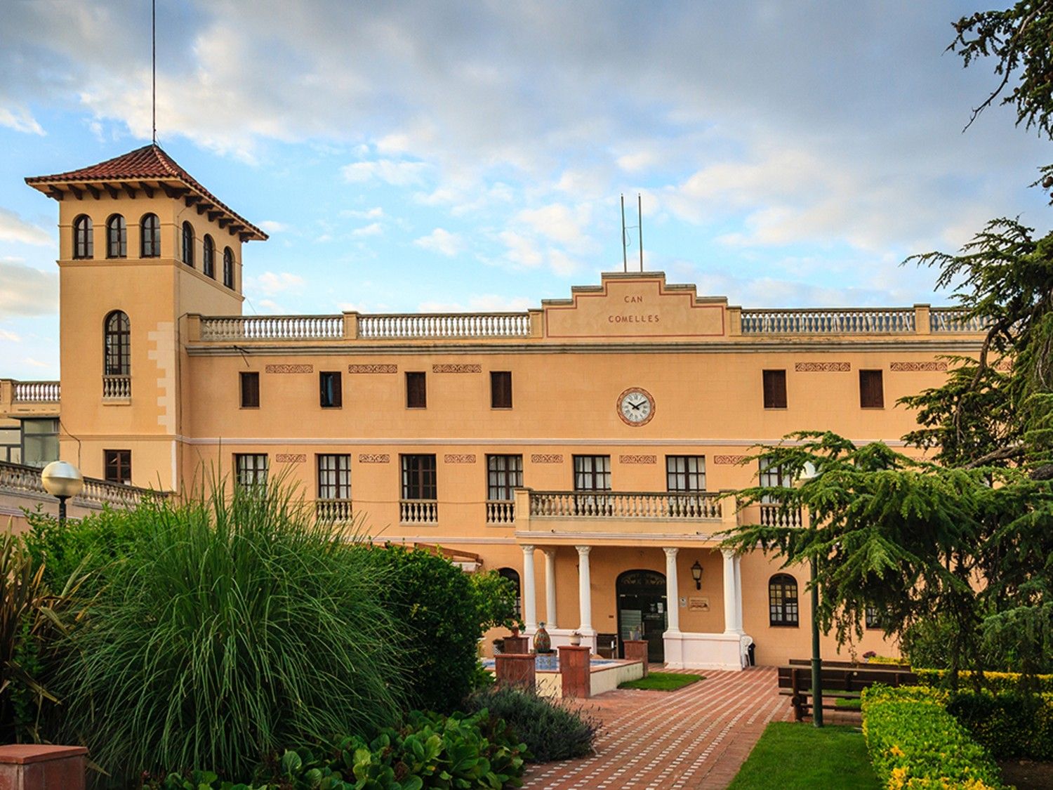 Un brote de Covid contagia a 24 usuarios ya vacunados en una residencia de Barcelona