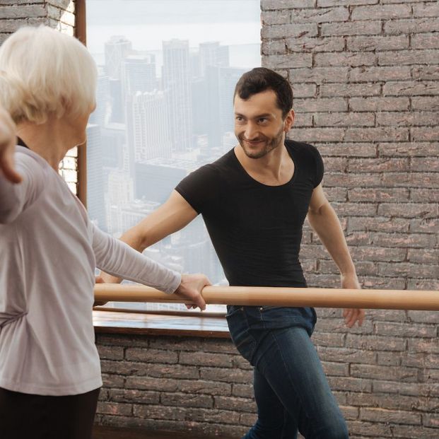 bigstockBallet Barre, el entrenamiento de moda a partir de los 50