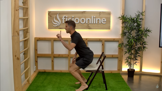 Ejercicios de movilidad CADERAS para personas MAYORES. Foto: fisioonline Ejercicios de movilidad CADERAS para personas MAYORES. Foto: fisioonline