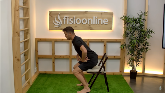 Ejercicios de movilidad CADERAS para personas MAYORES. Foto: fisioonline Ejercicios de movilidad CADERAS para personas MAYORES. Foto: fisioonline