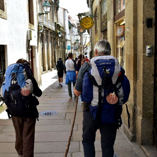 ¿Mayor para el Camino de Santiago? 5 recomendaciones para que la edad no importe. Bigstock ¿Mayor para el Camino de Santiago? 5 recomendaciones para que la edad no importe. Bigstock