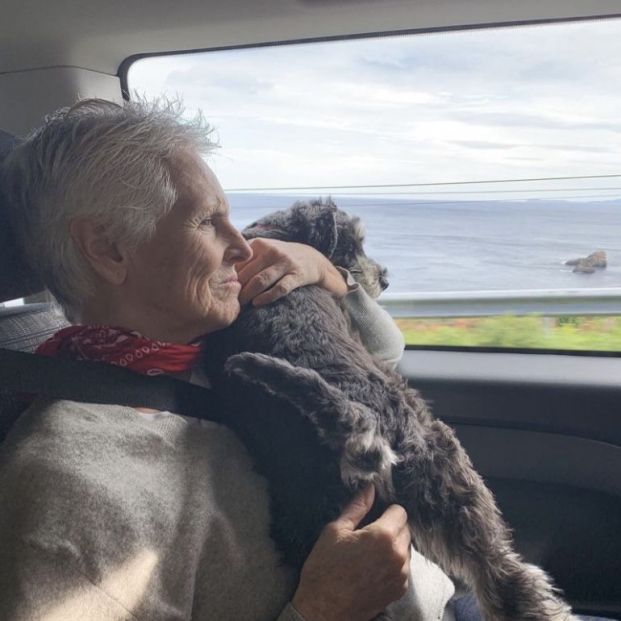 Mercedes Milá y su perro Scott de camino al rodaje de su programa (Instagram) Mercedes Milá y su perro Scott de camino al rodaje de su programa (Instagram)