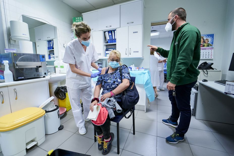 EuropaPress 3723152 sanitaria vacuna mujer hogar centro acogida municipal personas hogar san EuropaPress 3723152 sanitaria vacuna mujer hogar centro acogida municipal personas hogar san