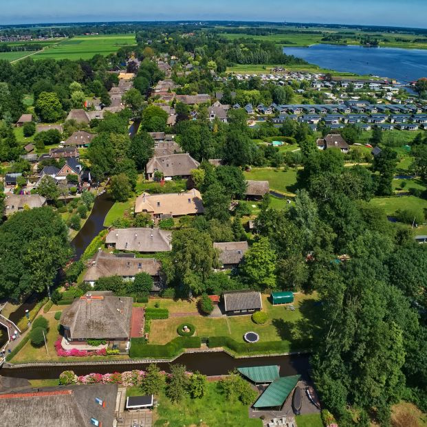 Villa Giethoorn (bigstock) Villa Giethoorn (bigstock)
