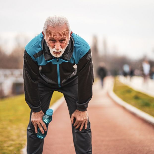 La forma de andar podría ser un método de detección temprana del alzhéimer. Bigstock La forma de andar podría ser un método de detección temprana del alzhéimer. Bigstock