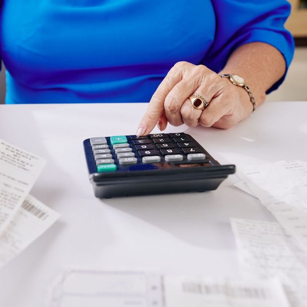 Cambios en junio que afectan al bolsillo: nueva factura de la luz, pensiones y comisiones bancarias Cambios en junio que afectan al bolsillo: nueva factura de la luz, pensiones y comisiones bancarias