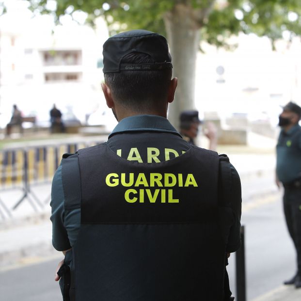 Prisión para un policía local detenido por matar a una anciana empujándola por las escaleras. Foto: Europa Press Prisión para un policía local detenido por matar a una anciana empujándola por las escaleras. Foto: Europa Press