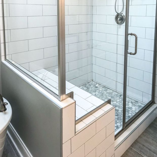 bigstock Cómo quitar la cal de la mampara de la ducha sin esfuerzo bigstock Cómo quitar la cal de la mampara de la ducha sin esfuerzo