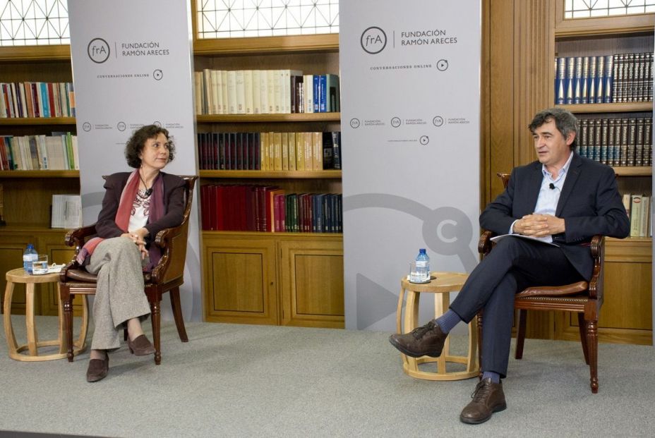 EuropaPress 3756318 lourdes ruiz desviat enrique viguera debate fundacion ramon areces EuropaPress 3756318 lourdes ruiz desviat enrique viguera debate fundacion ramon areces