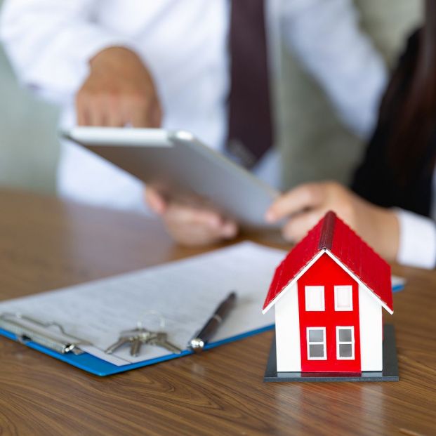 Este es el límite de ingresos para acceder una vivienda de protección oficial (Foto Bigstock) Este es el límite de ingresos para acceder una vivienda de protección oficial (Foto Bigstock)