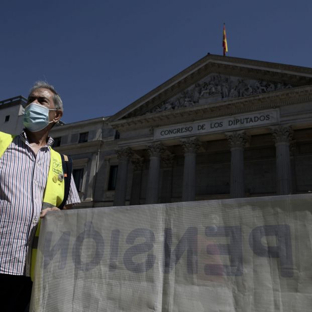 Jubilados, frente al Congreso: "Las pensiones mínimas que no llegan al SMI nos abocan a la pobreza"