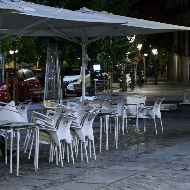 Una abuela y su nieto se enfrentan a unos ladrones armados con una fregona y una silla. Foto: Europa Press