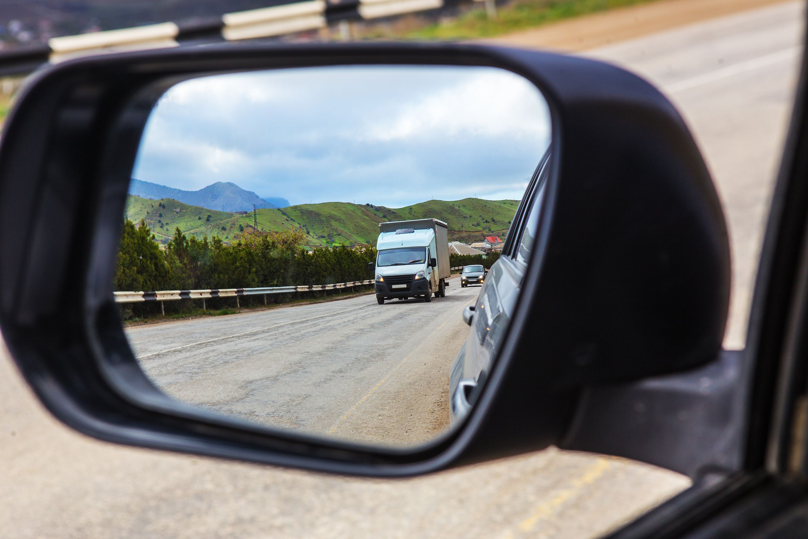 El truco de la Guardia Civil para eliminar los ángulos muertos del retrovisor