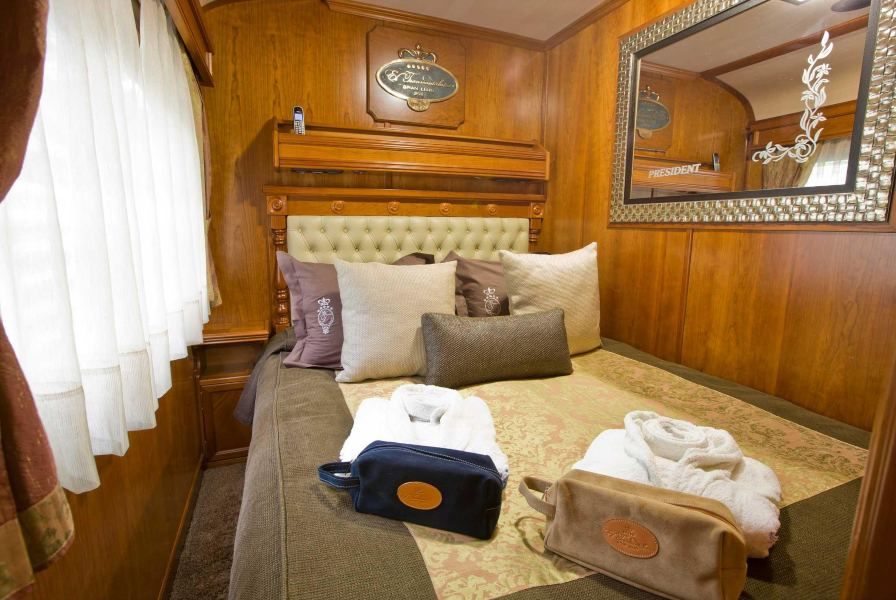 Viajeros al tren: Transcantábrico Viajeros al tren: Transcantábrico