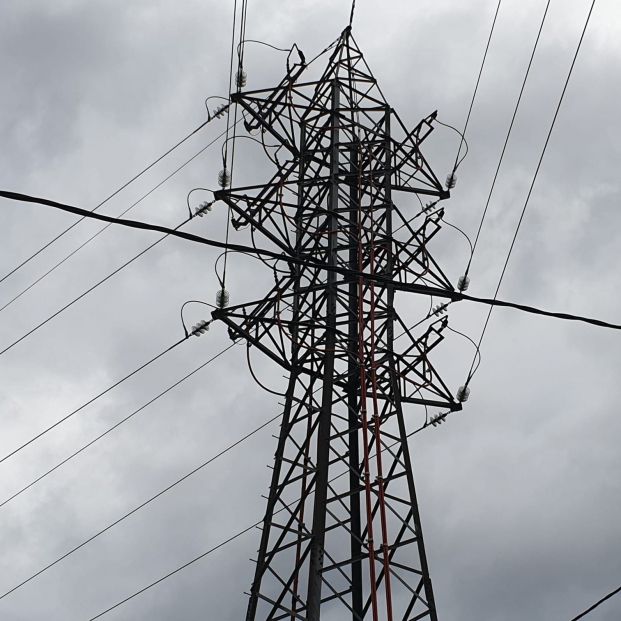 ¿Por qué no hay que dejar el móvil enchufado? Podrías acabar electrocutado o provocar un incendioEuropaPress 