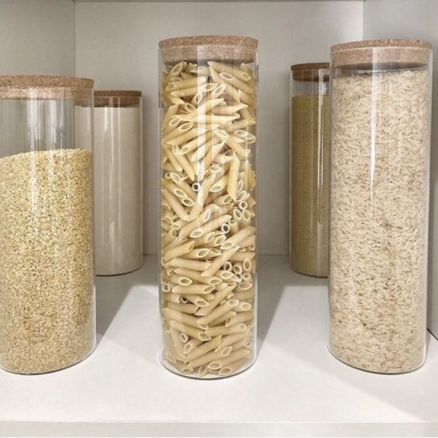 Cómo ordenar los armarios de comida según Rachel Burditt (Foto: instagram @thedeclutterdarling) Cómo ordenar los armarios de comida según Rachel Burditt (Foto: instagram @thedeclutterdarling)