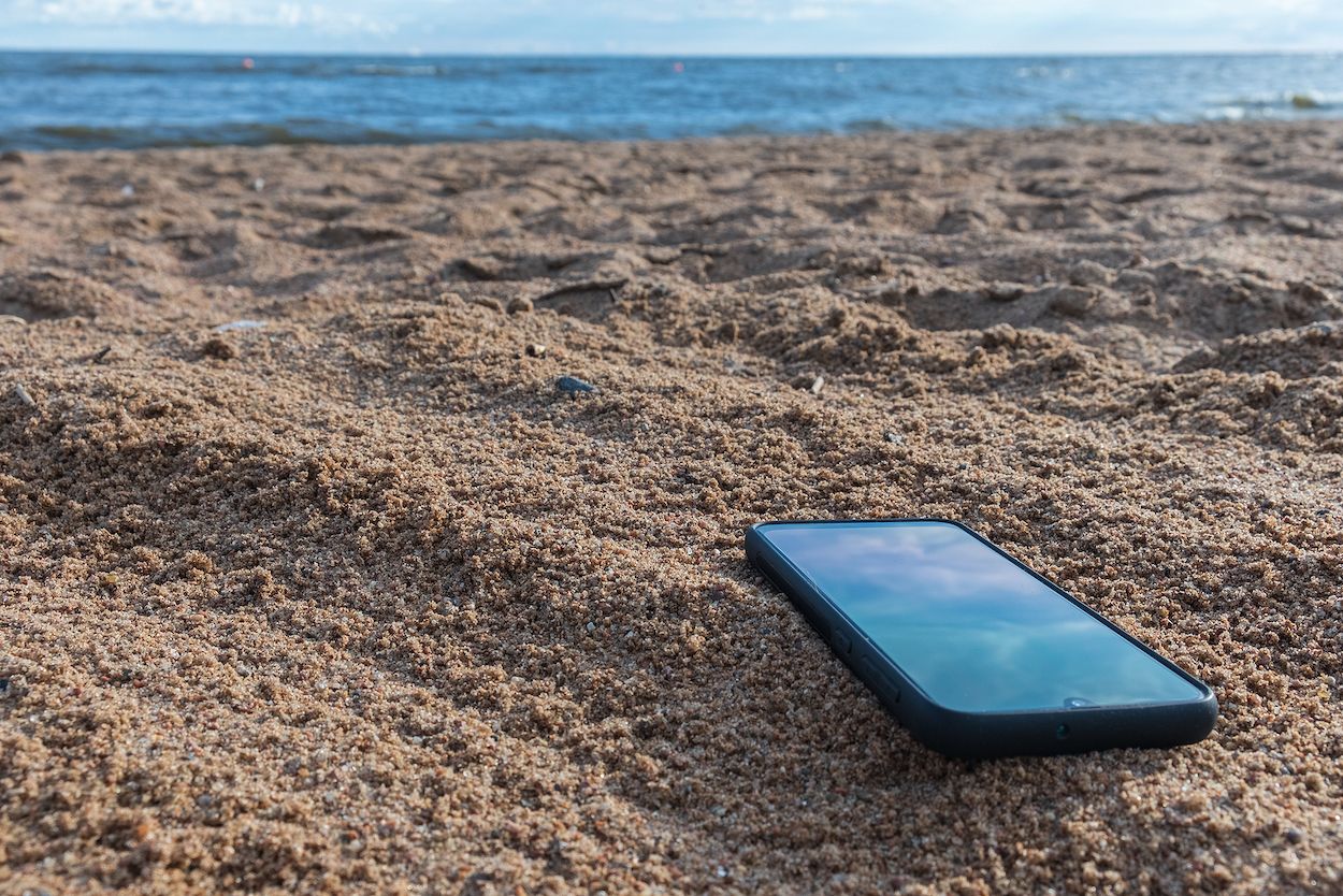 El móvil y el calor no se llevan bien: consejos para protegerlo