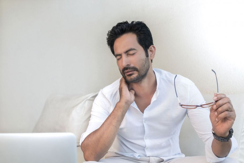 dolor en el cuello por mala postura corporal dolor en el cuello por mala postura corporal