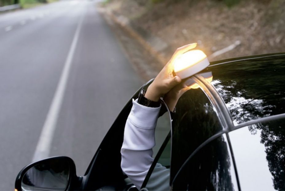 Nueva luz V-16, que sustituye a los triángulos de emergencia: ¿Dónde debe colocarse?