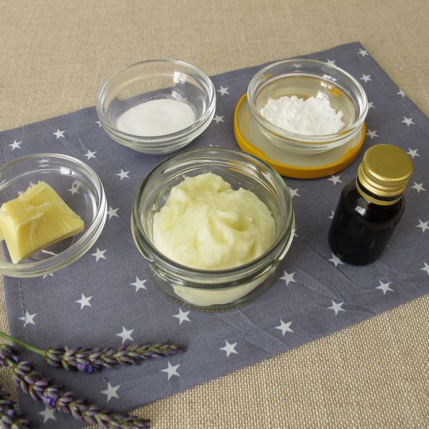 bigstock Ingredientes desodorante casero bigstock Ingredientes desodorante casero