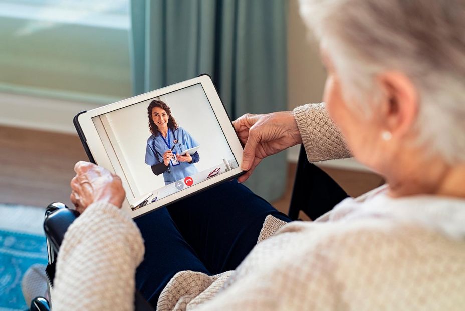 El futuro de las residencias pasa por más oferta asistencial y cuidados profesionales a domicilio