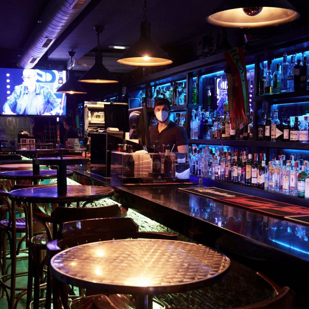 EuropaPress 3826589 camarero local ocio nocturno antes cierre medianoche julio 2021 santander EuropaPress 3826589 camarero local ocio nocturno antes cierre medianoche julio 2021 santander