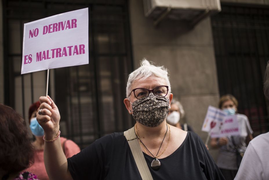 EuropaPress 3783643 persona participa manifestacion convocada contra gestion presidenta EuropaPress 3783643 persona participa manifestacion convocada contra gestion presidenta