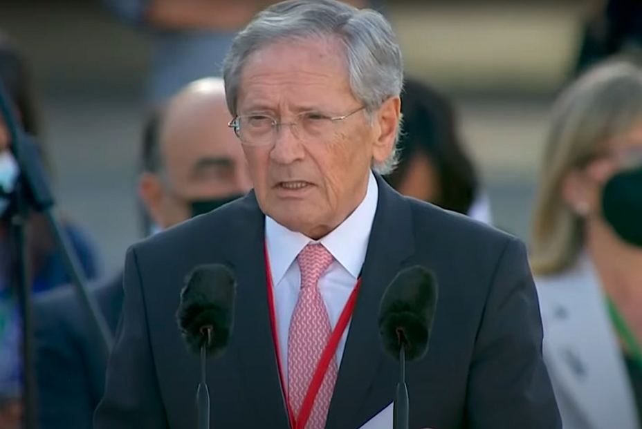 Fernando Ónega y su emocionante reconocimiento a los sanitarios: "Son la gente imprescindible" Fernando Ónega y su emocionante reconocimiento a los sanitarios: "Son la gente imprescindible"