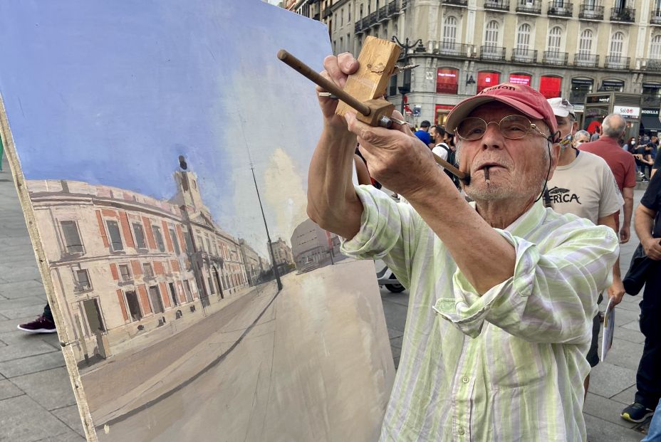 EuropaPress 3842719 pintor antonio lopez pinta puerta sol 14 julio 2021 madrid espana 2010 hace EuropaPress 3842719 pintor antonio lopez pinta puerta sol 14 julio 2021 madrid espana 2010 hace