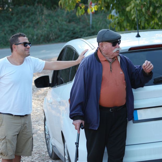 Para a estirar las piernas durante un viaje en coche (bigstock)