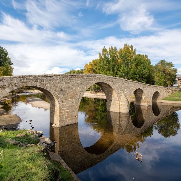 Piscinas naturales de Navaluenga (bigstock) Piscinas naturales de Navaluenga (bigstock)
