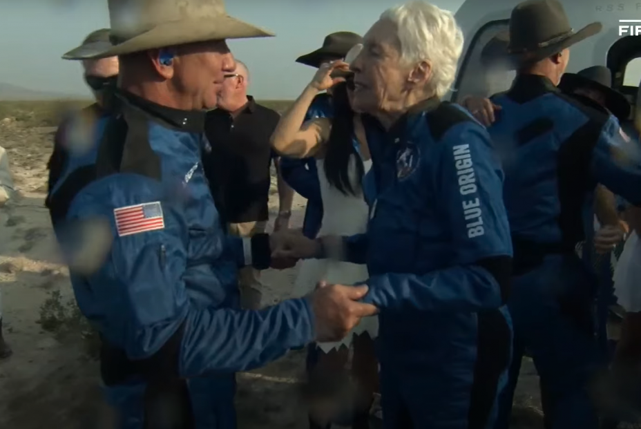 Wally Funk entra en la historia espacial a los 82 años: "He esperado mucho tiempo para esto"