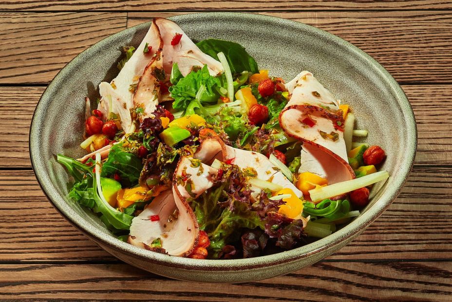 Prueba estas originales recetas con mango: ensalada Prueba estas originales recetas con mango: ensalada