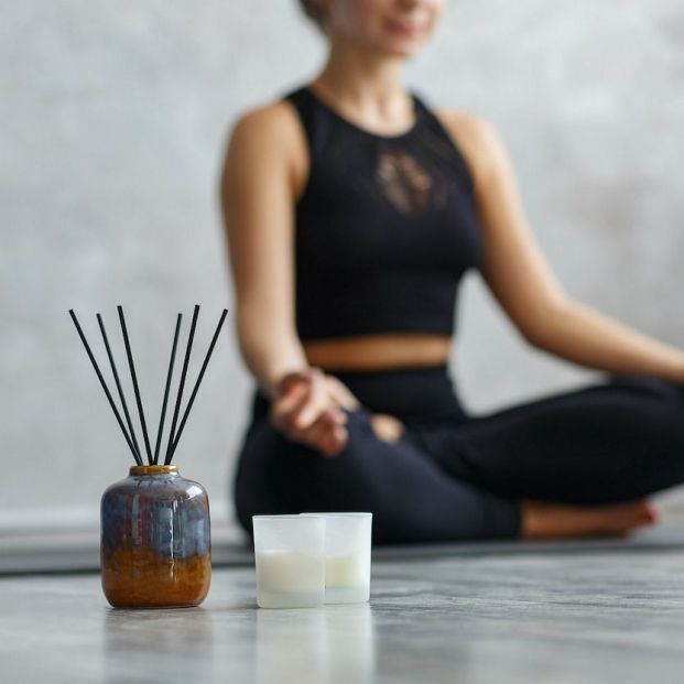 bigstock Yoga para el dolor de cabeza bigstock Yoga para el dolor de cabeza