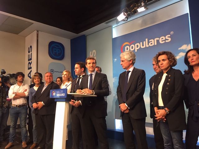 Pablo Casado y su equipo, este domingo valorando la debacle electoral del PP. Pablo Casado y su equipo, este domingo valorando la debacle electoral del PP.