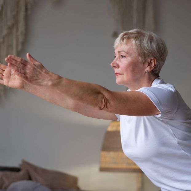 postura silla ejercicios yoga postura silla ejercicios yoga