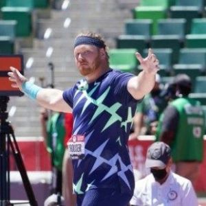 Consigue el oro, hace récord olímpico y regala uno de los momentos más emotivos de los JJOO Consigue el oro, hace récord olímpico y regala uno de los momentos más emotivos de los JJOO