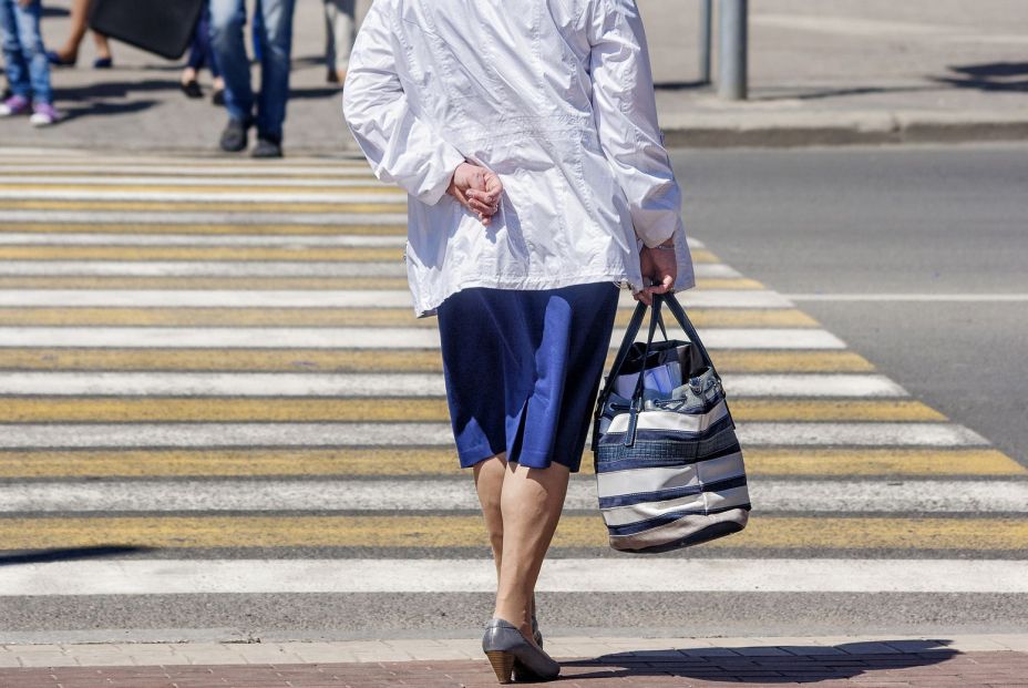 Cuáles son las pautas de seguridad para las personas mayores al salir a la calle (Bigstock) Cuáles son las pautas de seguridad para las personas mayores al salir a la calle (Bigstock)
