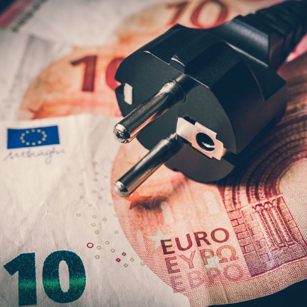 El precio de la luz sigue desbocado sin que nadie le ponga freno: nuevo récord este martes El precio de la luz sigue desbocado sin que nadie le ponga freno: nuevo récord este martes