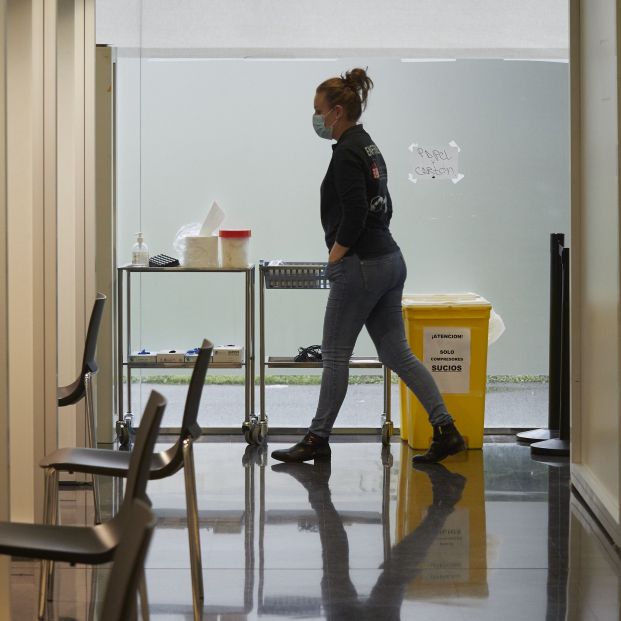 Un 5% de los trabajadores de residencias de mayores se niega a ponerse la vacuna Un 5% de los trabajadores de residencias de mayores se niega a ponerse la vacuna